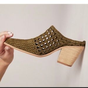 NEW Anthropologie JEFFREY CAMPBELL LEONE MULES 9